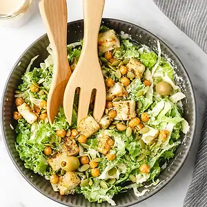 Vegan Caesar salad met croutons