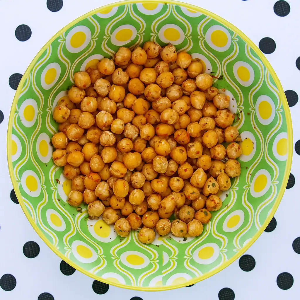 Geroosterde kikkererwten krokant op bakplaat