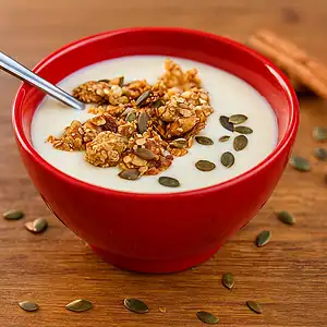 Plantaardige recepten 2 Kom granola met plantaardige yoghurt en fruit