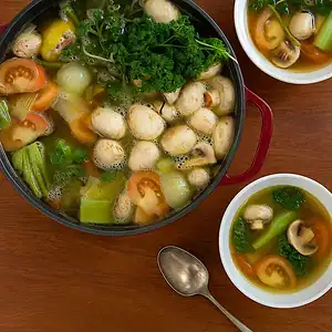 Plantaardige bijgerechten & basisrecepten 6 Kom groentebouillon met groenten