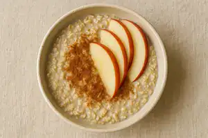 Plantaardige recepten 6 Kom havermoutpap met kaneel en fruit