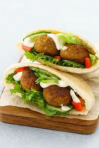 Plantaardige recepten 9 Pitabroodje gevuld met falafel en groenten