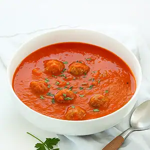 Plantaardige soepen recepten 4 Kom tomatensoep met balletjes