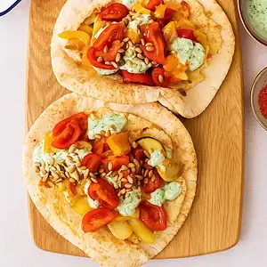 Wrap gevuld met hummus en groenten